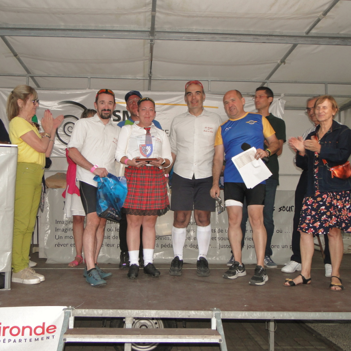trophée des Pays de Loire remis à l'équipe du Crayon - F.F.C.V.P.